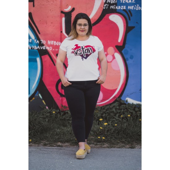 Dámske biele tričko s potlačou VSTAŇ