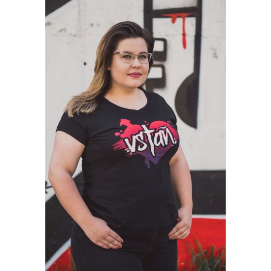 Dámske čierne tričko s potlačou VSTAŇ