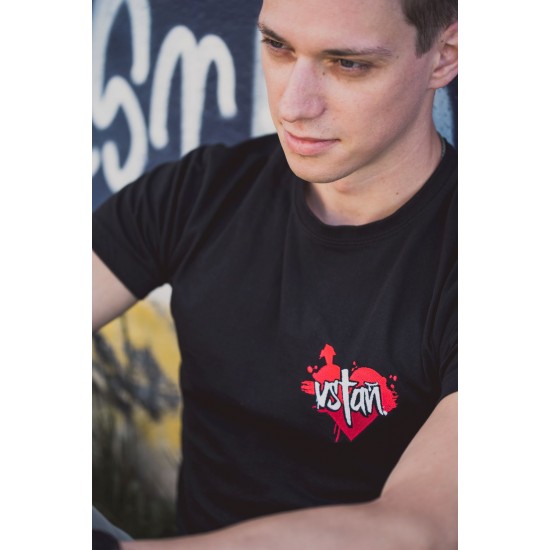 Pánske čierne tričko s výšivkou VSTAŇ