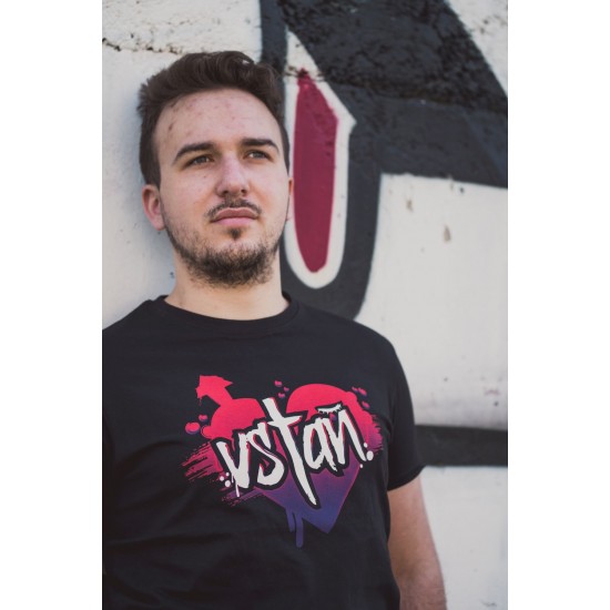 Pánske čierne tričko s potlačou VSTAŇ 